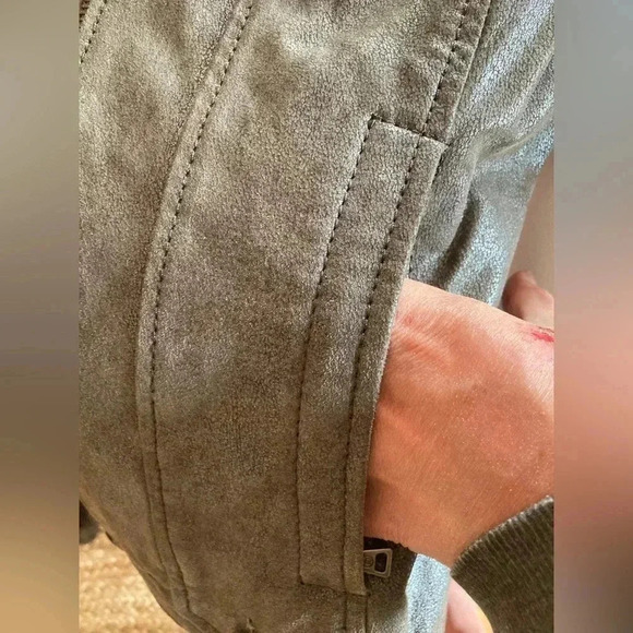 Danier Leather Jacket - Picture 5 of 7